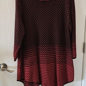 Chelsea & Theodore Black and Red Patterned Knit Top